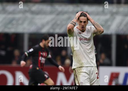 Mailand, Italien. 08. Januar 2023. Nicolo Zaniolo von AS Roma reagiert während des Fußballspiels der Serie A 2022/23 zwischen AC Milan und AS Roma im San Siro Stadium, Mailand, Italien, am 08. Januar 2023 Kredit: Live Media Publishing Group/Alamy Live News Stockfoto