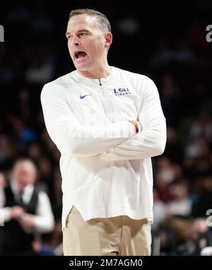 College Station, Texas, USA. 8. Januar 2023. 7. Januar 2023 – College Station, Texas, USA – Texas A&M Head Coach BUZZ WILLIAMS reagiert während des Spiels zwischen den LSU Tigers und den Texas A&M Aggies in der Reed Arena in College Station, Texas. Die Texas A&M Aggies besiegten die LSU Tigers 69-56. (Kreditbild: © Jerome Hicks/ZUMA Press Wire) Stockfoto
