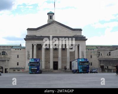 Zwei große Gerätenetze vor Southampton O2 Guildhall, vor einem Manic Street Preachers Konzert Stockfoto