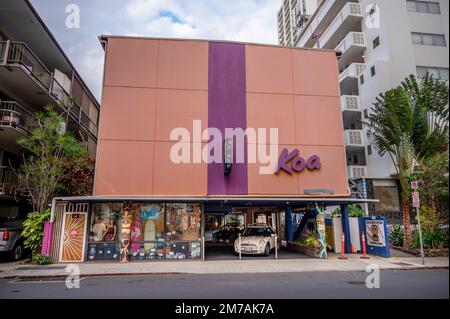 Honolulu, Hawaii - 29. Dezember 2022: Koa Surf Shop in Waikiki. Stockfoto