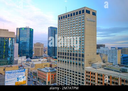 Oktober 26 2022 - Winnipeg Manitoba Kanada - Downtown Winnipeg City Skyline Stockfoto