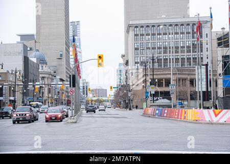 Oktober 29 2022 - Winnipeg Manitoba Canada - Portage Avenue von Portage und Main Stockfoto