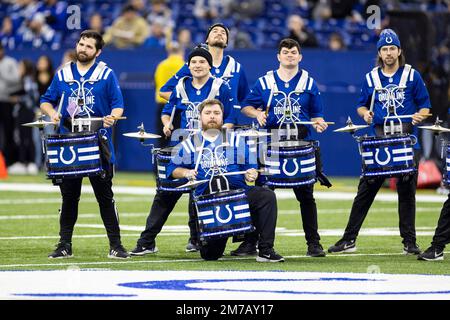 Indianapolis, Indiana, USA. 08. Januar 2023. Indianapolis Colts Schlagzeugleine während des Vorspiels des NFL-Spiels gegen die Houston Texans in Indianapolis, Indiana. John Mersits/CSM/Alamy Live News Stockfoto