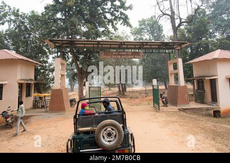 Eingangsstelle des Sanjay Tiger Reservats in Parsili, Madhya Pradesh, Indien Stockfoto