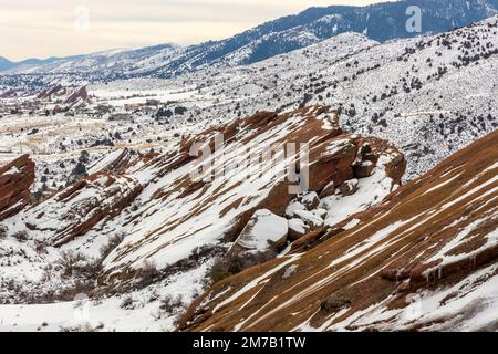 Malerische Winterlandschaft im Red Rocks Park in der Nähe von Morrison, Colorado Stockfoto