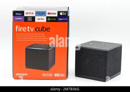 Amazon Fire TV Cube isoliert auf weißem Hintergrund. Stockfoto