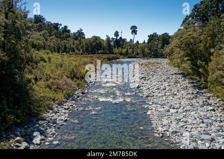 Der Brown River am Anfang des Heaphy Track. Kahurangi National Park, Tasman Region, Südinsel, Aotearoa / Neuseeland. Stockfoto