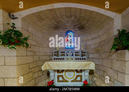 Nazareth, Israel - 06. Januar 2023: Blick auf die Kryptografie der Kirche St. Joseph (Basilika der Verkündigung), in Nazareth, Israel Stockfoto