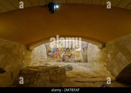 Nazareth, Israel - 06. Januar 2023: Blick auf das Mosaik in der Krypto der Kirche St. Joseph (Basilika der Verkündigungsstätte), in Nazareth, Israel Stockfoto