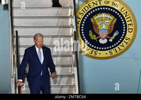 Nicht exklusiv: 8. Januar 2022, Mexiko-Stadt, Mexiko: US-Präsident Joe Biden trifft anlässlich seines Besuchs am Flughafen Santa Lucia (Felipe Angeles) ein Stockfoto