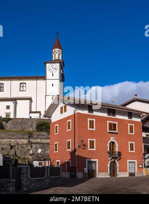 Sutrio, Italien - 29. Dezember 2022: Sutrio ist ein Dorf in der Provinz Udine in der italienischen Region Friaul-Julisch Venetien Stockfoto