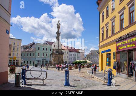 Die späte barocke Säule der Heiligen Dreifaltigkeit in Namesti Miru, Jindrichuv Hradec, Südböhmische Region, Tschechische Republik, Juni 25, 2021. (CTK Photo/Libor Stockfoto