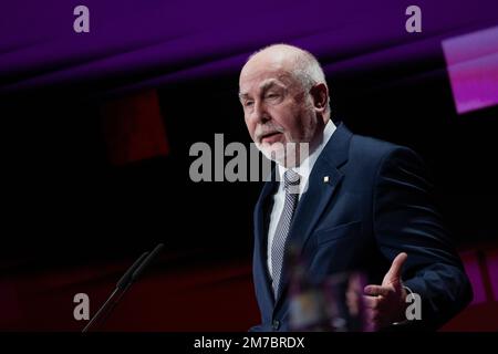 Köln, Deutschland. 09. Januar 2023. Ulrich Silberbach, Vorsitzender der dbb, spricht auf der Jahreskonferenz der dbb im Kongresszentrum Koelnmesse. Kredit: Rolf Vennenbernd/dpa/Alamy Live News Stockfoto