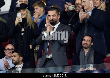 Madrid, Madrid, Spanien. 8. Januar 2023. Ex-Fußballspielerin Arda Turan während des Fußballspiels La Liga zwischen Atletico de Madrid und dem FC Barcelona im Civitas Metropolitano Stadium in Madrid, Spanien, 8. Januar 2023 (Kreditbild: © Ruben Albarran/ZUMA Press Wire) Stockfoto