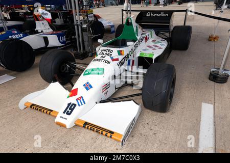 Blick auf einen Toleman TG185, der bei der Formel-1-Weltmeisterschaft 1985 im Einsatz war, auf dem Silverstone Classic 2022 Stockfoto