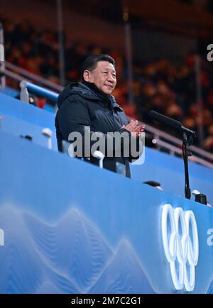 (230109) -- PEKING, 9. Januar 2023 (Xinhua) -- der chinesische Präsident Xi Jinping nimmt an der Eröffnungszeremonie der Olympischen Winterspiele 24. Teil und erklärt die Spiele im Nationalstadion in Peking, Hauptstadt Chinas, am 4. Februar 2022 für eröffnet. (Xinhua/Yue Yuewei) Stockfoto