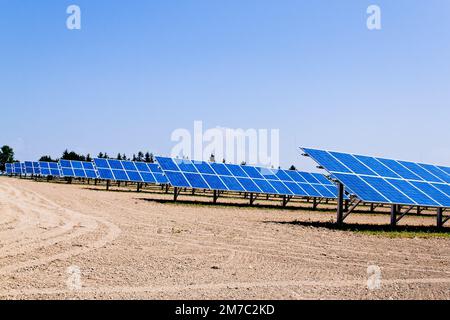 Solarpaneele und -Feld, Österreich Stockfoto