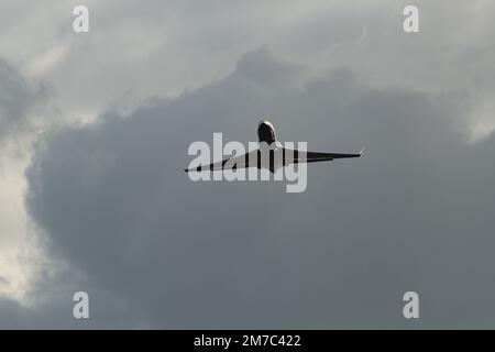 Zürich, Schweiz, 23. Dezember 2022 Gulfstream G650-Flugzeuge starten von Landebahn 32 Stockfoto