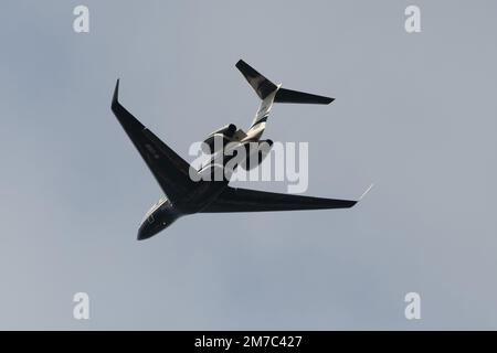 Zürich, Schweiz, 23. Dezember 2022 Gulfstream G650-Flugzeuge starten von Landebahn 32 Stockfoto