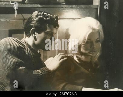 Die deutsch-italienische Schauspielerin Margaret Rose Keil und der Schauspieler Frank Jarvis in dem Film That Kind of Girl, UK 1963 Stockfoto