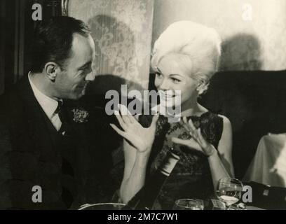 Die deutsch-italienische Schauspielerin Margaret Rose Keil und der Schauspieler Peter Burton in dem Film That Kind of Girl, UK 1963 Stockfoto