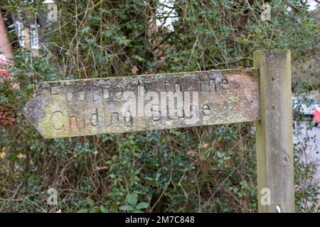 Schild für den Fußweg zum Chiding Stone, Chiddingstone Village, kent, großbritannien Stockfoto
