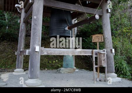 Gong im Nison-in-Tempel. Buddhistische Tempelanlage in Tendai. Ukyo-ku. Sagano. Kyoto. Japan. Stockfoto