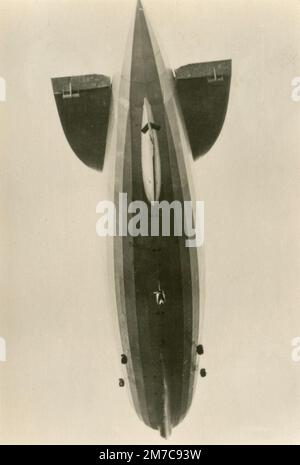 Deutsches Luftschiff Graf Zeppelin LZ 127 von unten, Deutschland 1932 Stockfoto