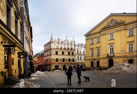 LUBLIN, POLEN - 25. Dezember 2022: Errichtung des Königlichen Tribunals auf dem Marktplatz in Lublin, Polen Stockfoto