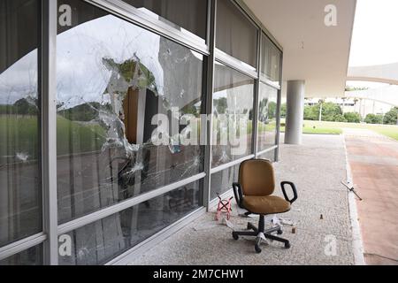 Brasilia, Brasilien. 09. Januar 2023. Diesen Montag (9) kann man das Ausmaß der Verwüstung im Planalto-Palast nach den Terroranschlägen sehen, die Bolsonaristas letzten Sonntag ausgelöst hat. (Foto: Ton Molina/Fotoarena) Kredit: Foto Arena LTDA/Alamy Live News Stockfoto