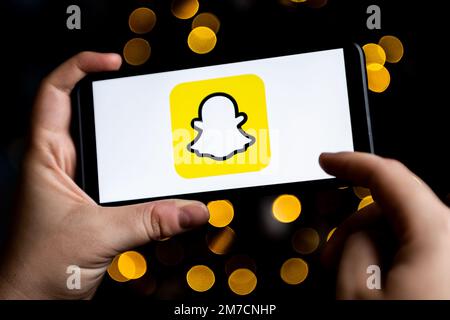 6. Januar 2023, Polen: In dieser Abbildung wird ein Snapchat-Logo auf einem Smartphone angezeigt. (Kreditbild: © Mateusz Slodkowski/SOPA Images via ZUMA Press Wire) Stockfoto