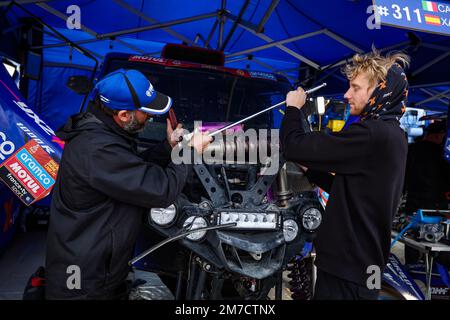 X-RAID Yamaha Supported Team, Yamaha, SSV, FIA W2RC, Mechanics at Work während des restlichen Tages des Dakar 2023 in Riad, am 9. Januar 2023 in Riad, Saudi-Arabien - Foto: Florent Gooden/DPPI/LiveMedia Stockfoto