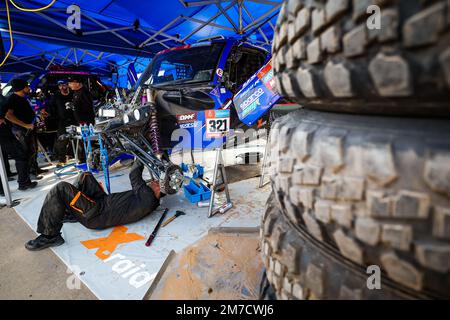 X-RAID Yamaha Supported Team, Yamaha, SSV, FIA W2RC, Mechanics at Work während des restlichen Tages des Dakar 2023 in Riad, am 9. Januar 2023 in Riad, Saudi-Arabien - Foto: Florent Gooden/DPPI/LiveMedia Stockfoto