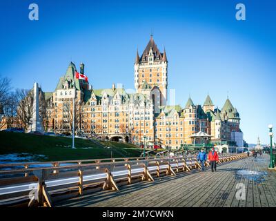 Blick auf das Hotel Fairmont Chateau Frontenac und die Dufferin Terrasse, die Altstadt von Quebec, Quebec, Kanada Stockfoto
