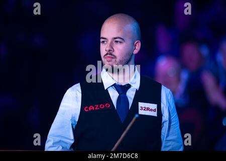 LONDON, VEREINIGTES KÖNIGREICH. 09. Januar 2023. Ronnie O’Sullivan gegen Luca Brecel während der Spiele des Cazoo Master 2023 Day 2 im Alexandra Palace am Montag, den 09. Januar 2023 in LONDON, ENGLAND. Kredit: Taka G Wu/Alamy Live News Stockfoto