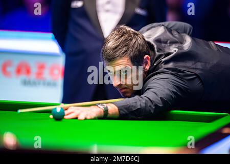 LONDON, VEREINIGTES KÖNIGREICH. 09. Januar 2023. Ronnie O’Sullivan gegen Luca Brecel während der Spiele des Cazoo Master 2023 Day 2 im Alexandra Palace am Montag, den 09. Januar 2023 in LONDON, ENGLAND. Kredit: Taka G Wu/Alamy Live News Stockfoto