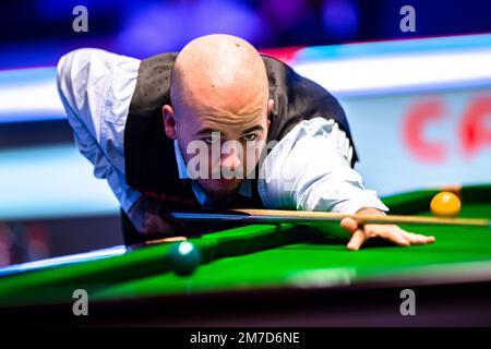 LONDON, VEREINIGTES KÖNIGREICH. 09. Januar 2023. Ronnie O’Sullivan gegen Luca Brecel während der Spiele des Cazoo Master 2023 Day 2 im Alexandra Palace am Montag, den 09. Januar 2023 in LONDON, ENGLAND. Kredit: Taka G Wu/Alamy Live News Stockfoto