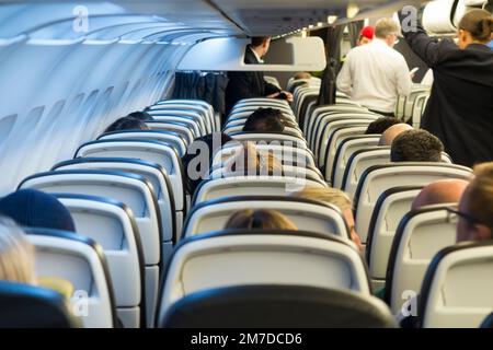 Rückenlehnen und Reihen von Passagiersitzen/Sitzplätze in einem BA Airbus A321 Flugzeug/Flugzeug/Flugzeug/Flugzeug/Flugzeug während des Fluges. (133) Stockfoto