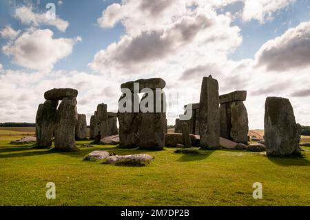 Prähistorisches Denkmal Stonehenge auf der Salisbury Plain in Wiltshire, England. Stockfoto