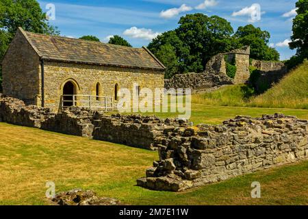 Überreste von Pickering Castle, einer Festung von motte und bailey in North Yorkshire England, Großbritannien, die ursprünglich von den Normannen im Jahr 1070 erbaut wurde. Stockfoto