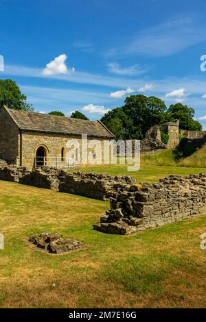 Überreste von Pickering Castle, einer Festung von motte und bailey in North Yorkshire England, Großbritannien, die ursprünglich von den Normannen im Jahr 1070 erbaut wurde. Stockfoto