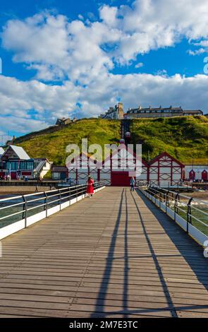 Saltburn Pier in Saltburn-by-the-Sea in der Nähe von Redcar in NorthYorkshire England, Großbritannien, erbaut 1869 von John Anderson, jetzt der letzte verbleibende Pier in Yorkshire. Stockfoto