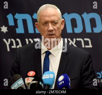 Jerusalem, Israel. 15. Juni 2014. Benny Gantz, der Vorsitzende der Partei der Nationalen Einheit, spricht auf einer Parteitagung in der Knesset, dem Parlament, in Jerusalem am Montag, dem 9. Januar, 2023. Foto von Debbie Hill/Credit: UPI/Alamy Live News Stockfoto