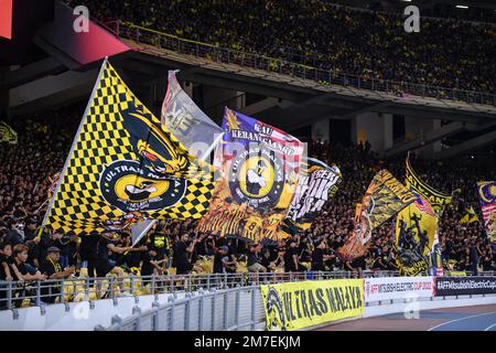 Kuala Lumpur, Malaysia. 07. Januar 2023. Malaysia-Fans jubeln beim AFF Mitsubishi Electric Cup 2022 zwischen Malaysia und Thailand im Bukit Jalil National Stadium. Endstand: Malaysia 1:0 Thailand. (Foto: Amphol Thongmueangluang/SOPA Images/Sipa USA) Guthaben: SIPA USA/Alamy Live News Stockfoto