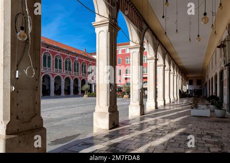 Platz der Republik und Palast in Split, Dalmatien, Kroatien. Stockfoto