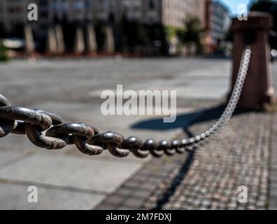 Stahlkette Auf Einer Zufahrtsstraße Zum Gendarmenmarkt, Berlin Stockfoto