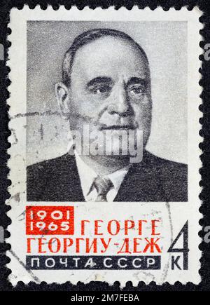 UdSSR - CIRCA 1965: Briefmarke 4 Kopeck gedruckt in der Sowjetunion zeigt Portrait des rumänischen Leiters George Georgiu-Dezember 1901-1965. Poststempel seri Stockfoto