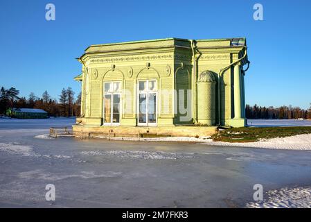 GATCHINA, RUSSLAND - 25. DEZEMBER 2022: Venus-Pavillon auf Love Island. Gatchina, Region Leningrad Stockfoto