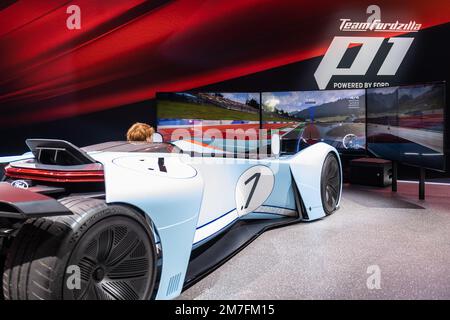 Köln, Deutschland. 24. Aug. 2022. Gamescom 2022: Das Team Fordzilla P1-Rennauto erscheint im Rennspiel Asphalt 8. Das Team Fordzilla ist ein eportiertes Team, das von Ford angetrieben wird. Die gamescom ist die weltweit größte Messe für Computer- und Videospiele in Köln. Fotografien: Christian Lademann / LademannMedia Stockfoto