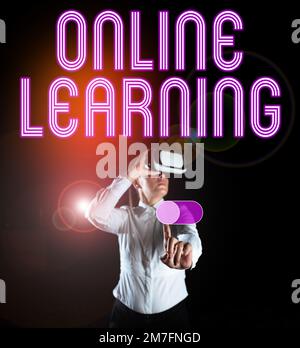 Schreiben mit Text Online Learning. Konzeptfoto Larning mit Hilfe des Internets und eines Computers Stockfoto